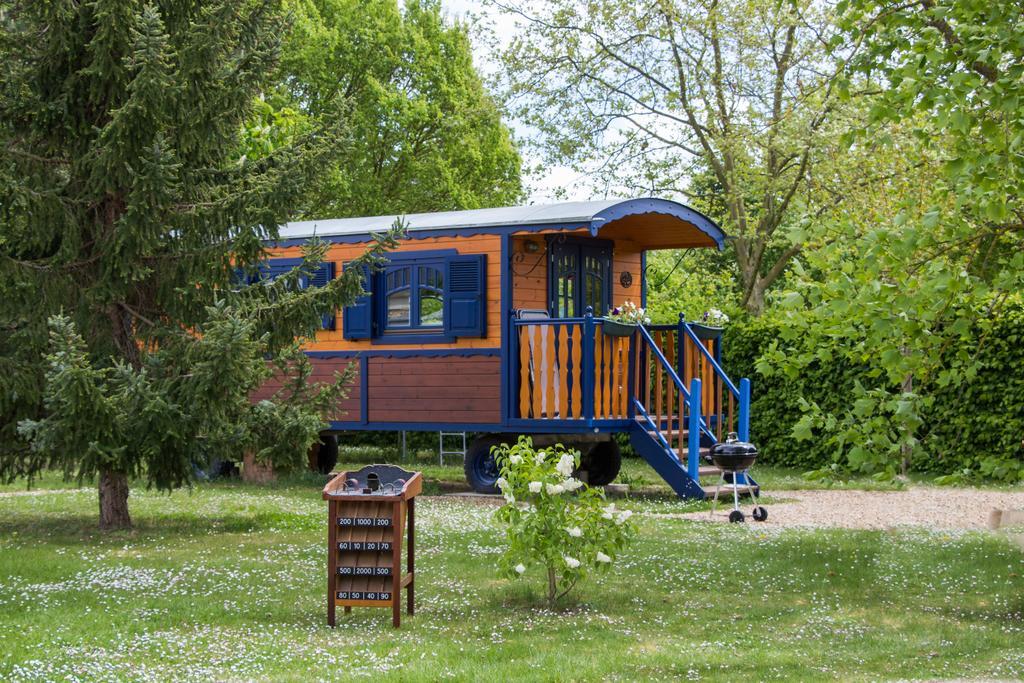 La Roulotte Du Domaine De Meigne Exterior photo